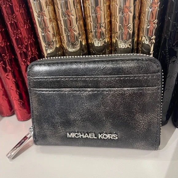 MICHAEL KORS Jet Set Medium Distressed Zip Around Card Case
Black 
NWT - Picture 9 of 16